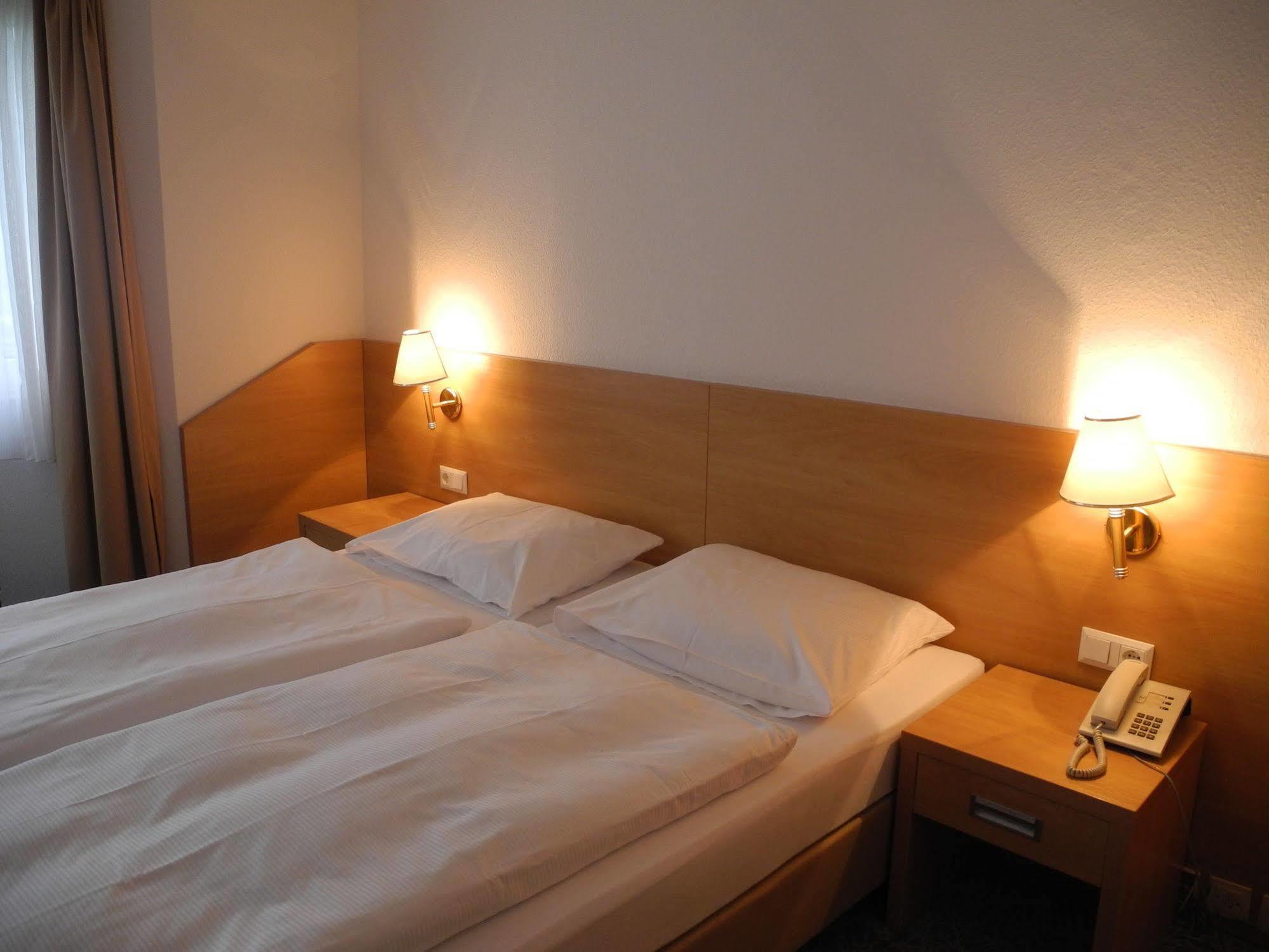 Hotel Havel Lodge Berlin Exterior photo